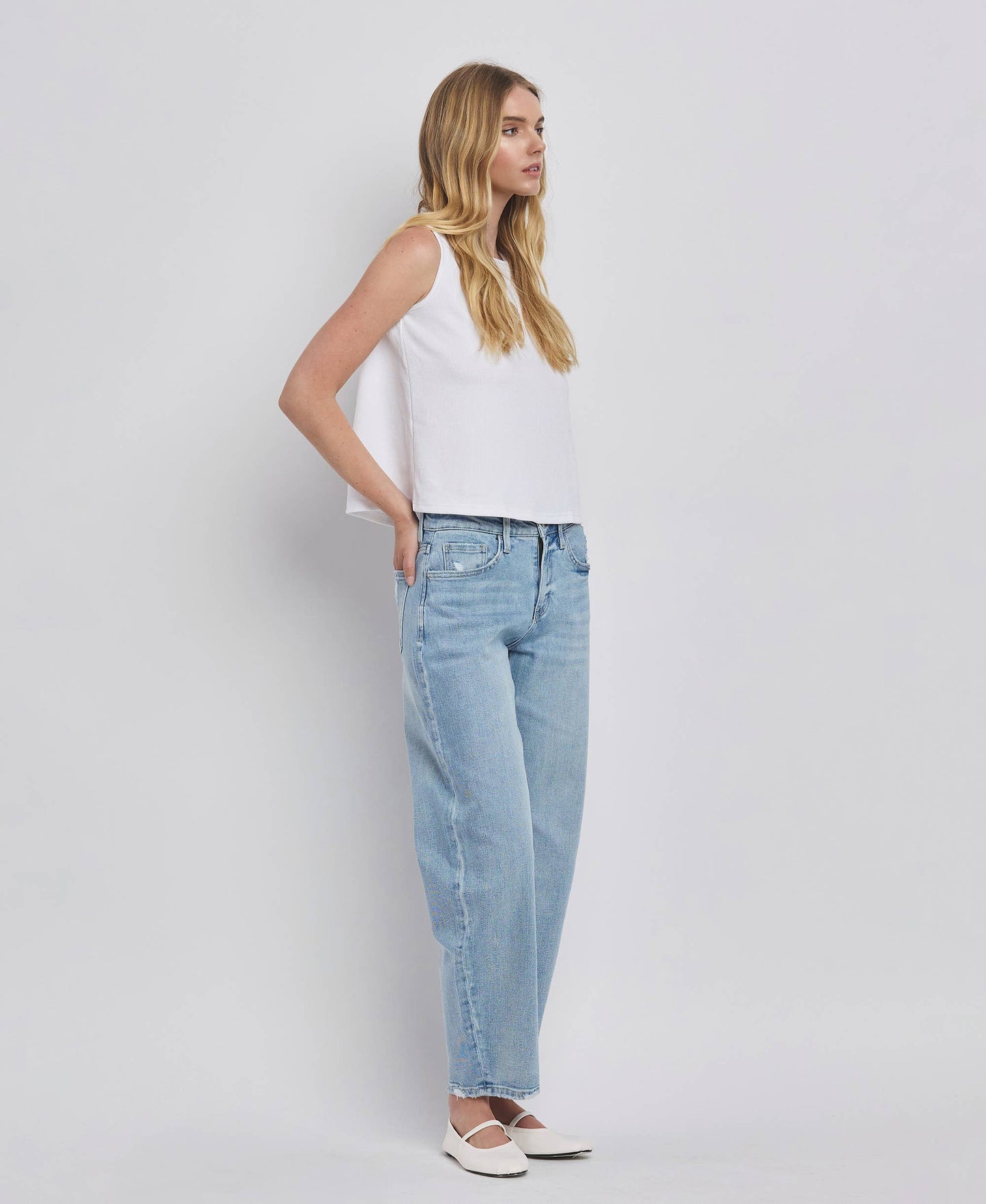 HIGH RISE BARREL LEG JEANS LV1407