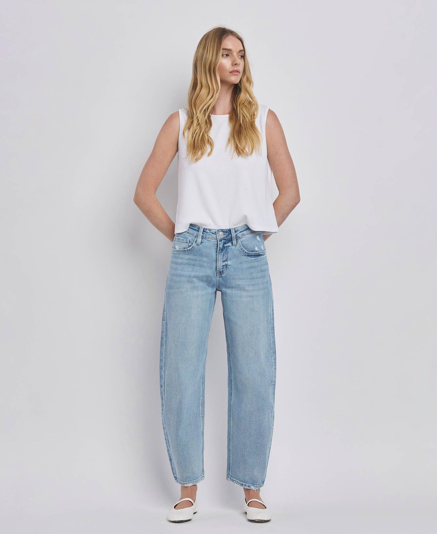 HIGH RISE BARREL LEG JEANS LV1407