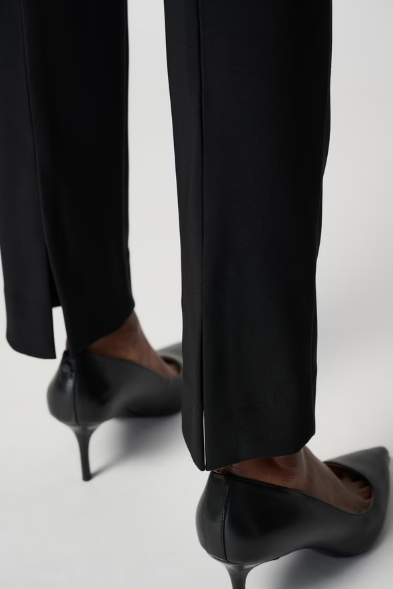 Slim Mid-rise Trousers Style 143105