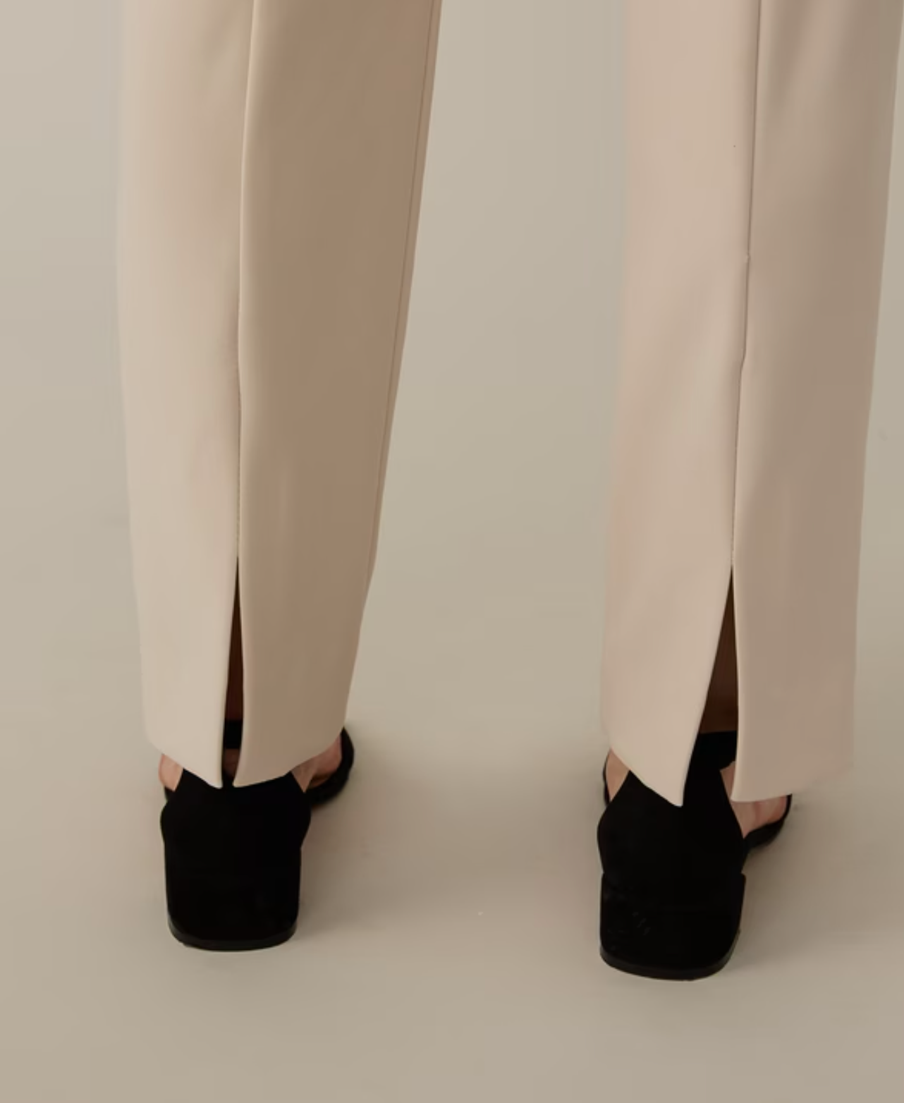Slim Mid-rise Trousers Style 143105
